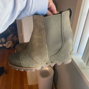 Sorel Lea wedge booties